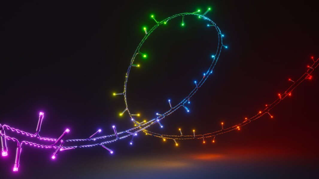 Nanoleaf Smarte Lichterkette schmückt den Weihnachtsbaum - 